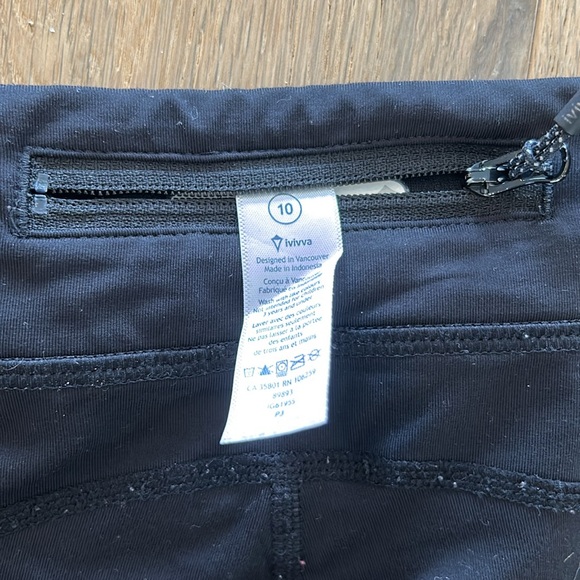 Ivivva running crops - size 10 - Picture 3 of 6